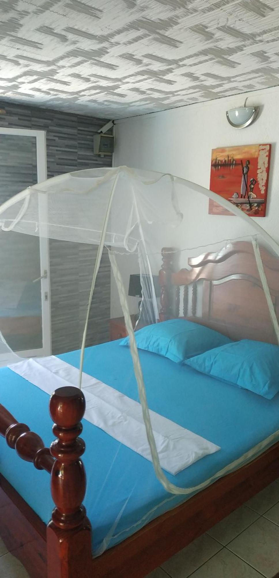 Meryem La Trinité Kamer foto