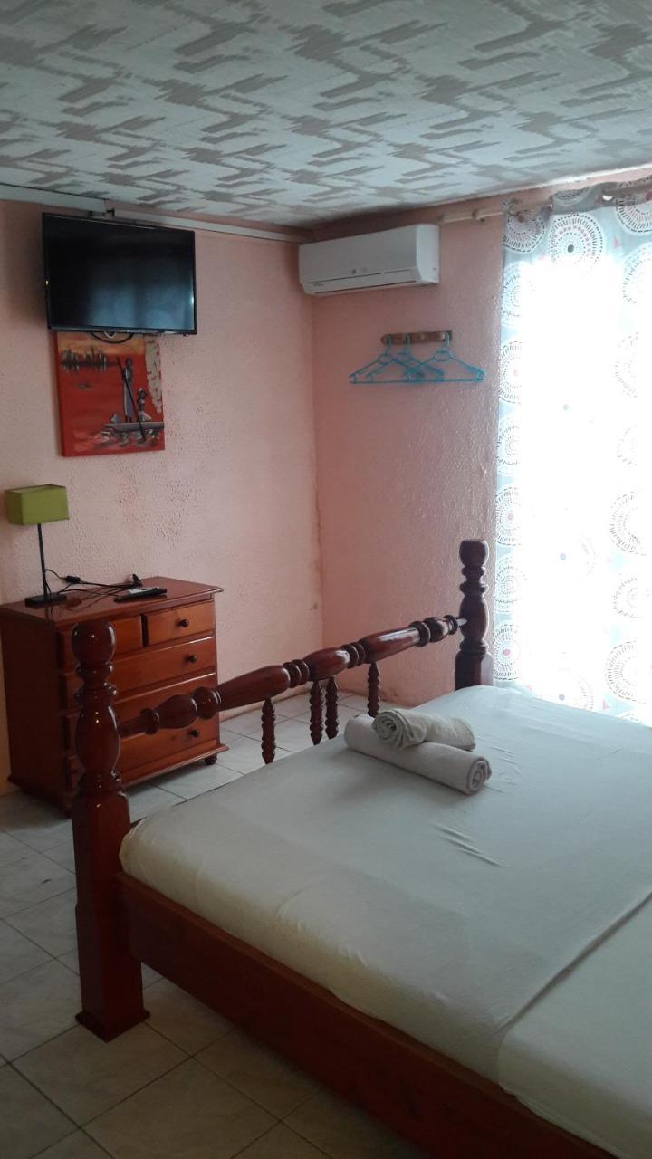Meryem La Trinité Buitenkant foto